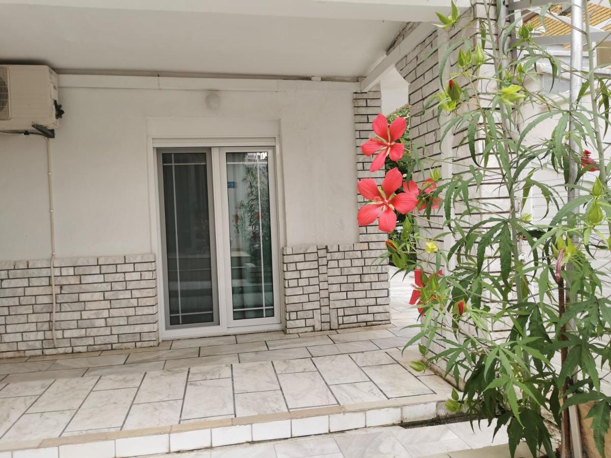 La Familia Apartments Olympiaki Akti Exterior photo